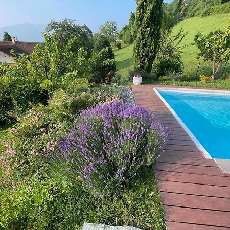 Maison Vue Et Piscine Севрие